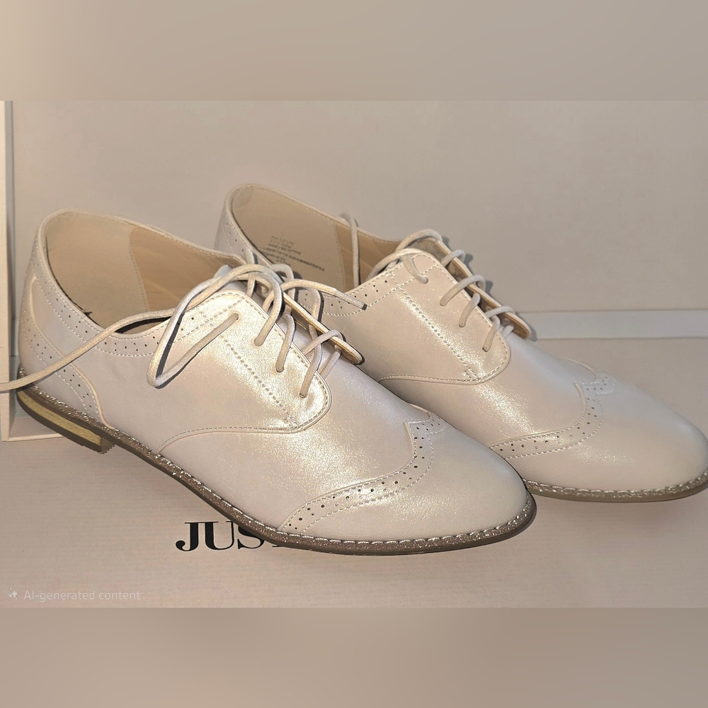 NWT JustFab Shiny Cream Brogues - 9 - Oxford Wingtip Preppy Dark Academia